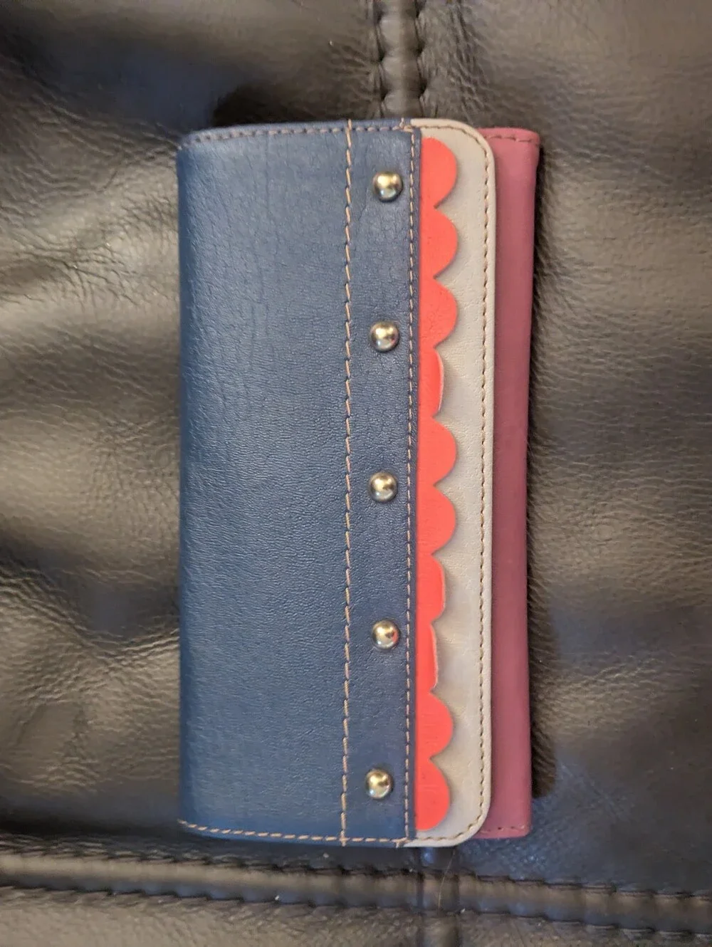 Women's Tricolor Scalloped Leather Wallet - Blue, Pink & Red